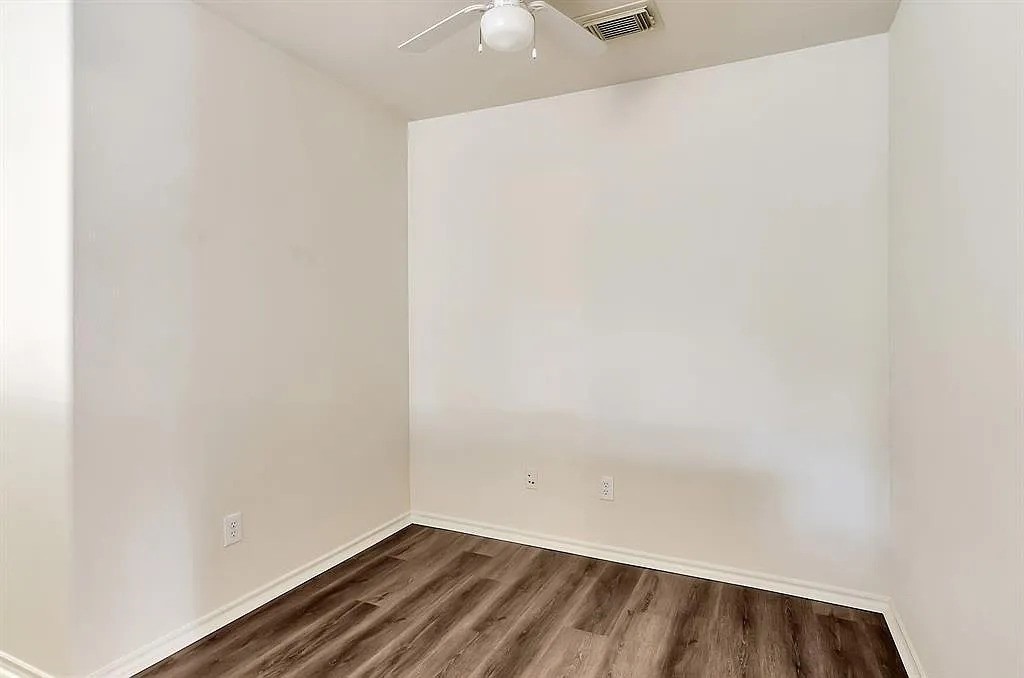 2 Peach Ridge Place The Woodlands, TX 77382 - Photo 14 of 29 a view of an empty room