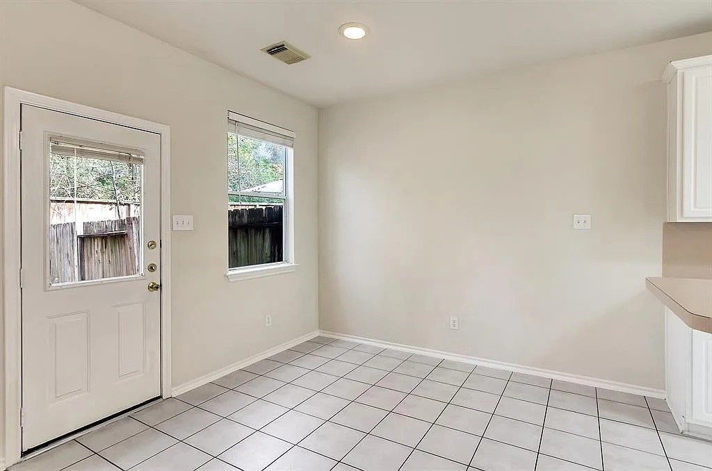 2 Peach Ridge Place The Woodlands, TX 77382 - Photo 18 of 29 a view of an empty room and window