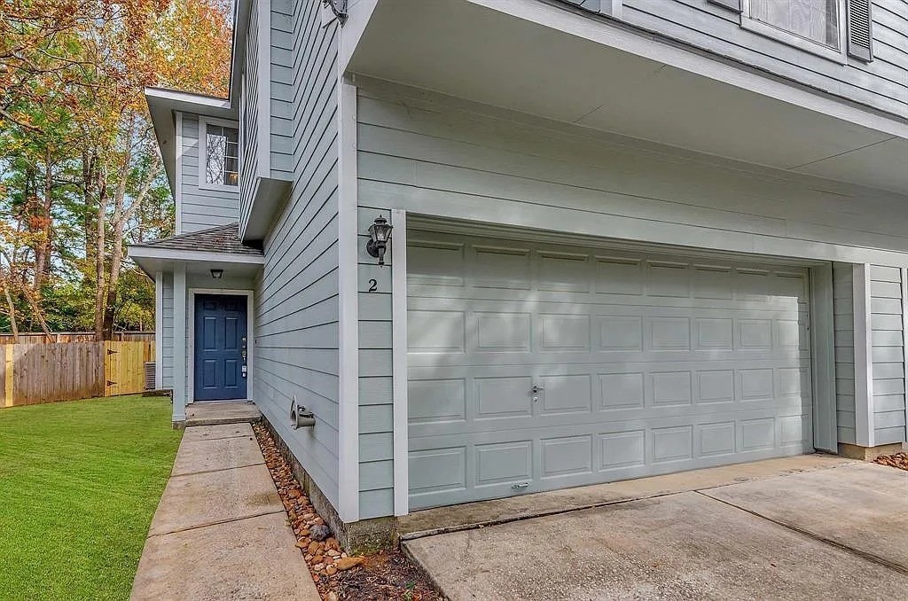 2 Peach Ridge Place The Woodlands, TX 77382 - Photo 5 of 29 a view of a brick house with a large windows
