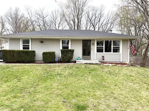 $245,000 | 402 Russell Street, Lathrop, MO 64465