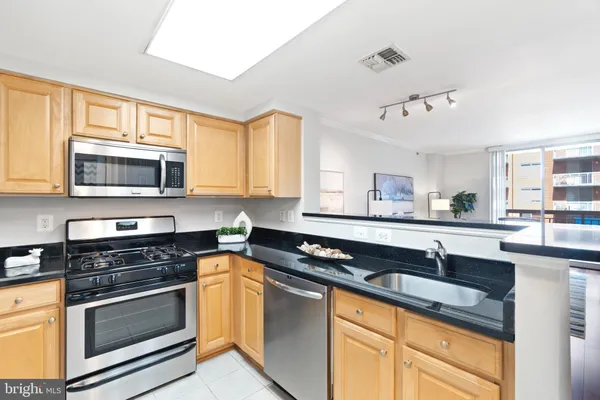 $429,900 | 3835 9th Street North, Unit 405W, Arlington, VA 22203