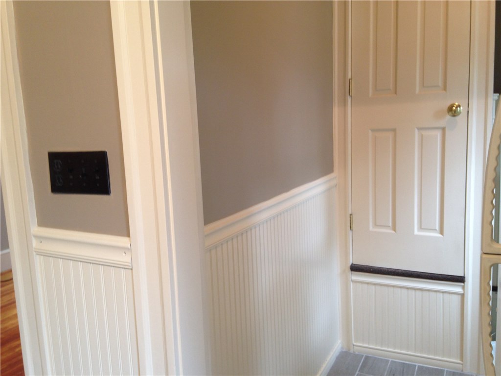 196 Oakley Road Woonsocket, RI 02895 - Photo 5 of 24 MUDROOM