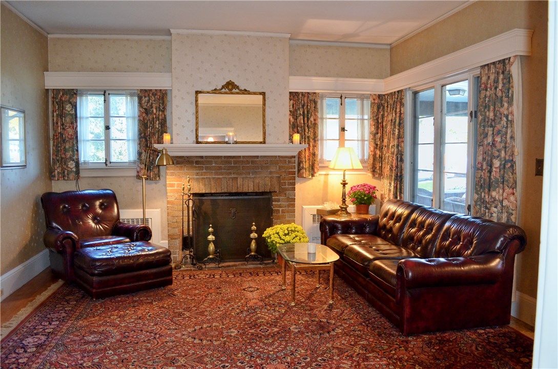 196 Oakley Road Woonsocket, RI 02895 - Photo 6 of 24 FAMILY ROOM
