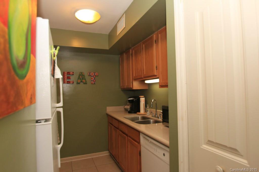 430 Queens Road, Unit 711 Charlotte, NC 28207 - Photo 4 of 9