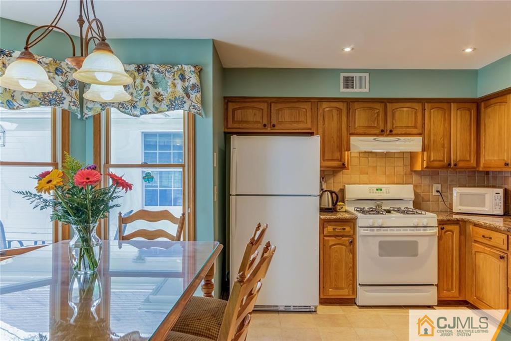 13 Railsedge Road Hillsborough, NJ 08844 - Photo 6 of 19 Gallery Image 6