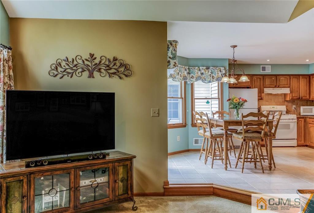13 Railsedge Road Hillsborough, NJ 08844 - Photo 7 of 19 Gallery Image 7
