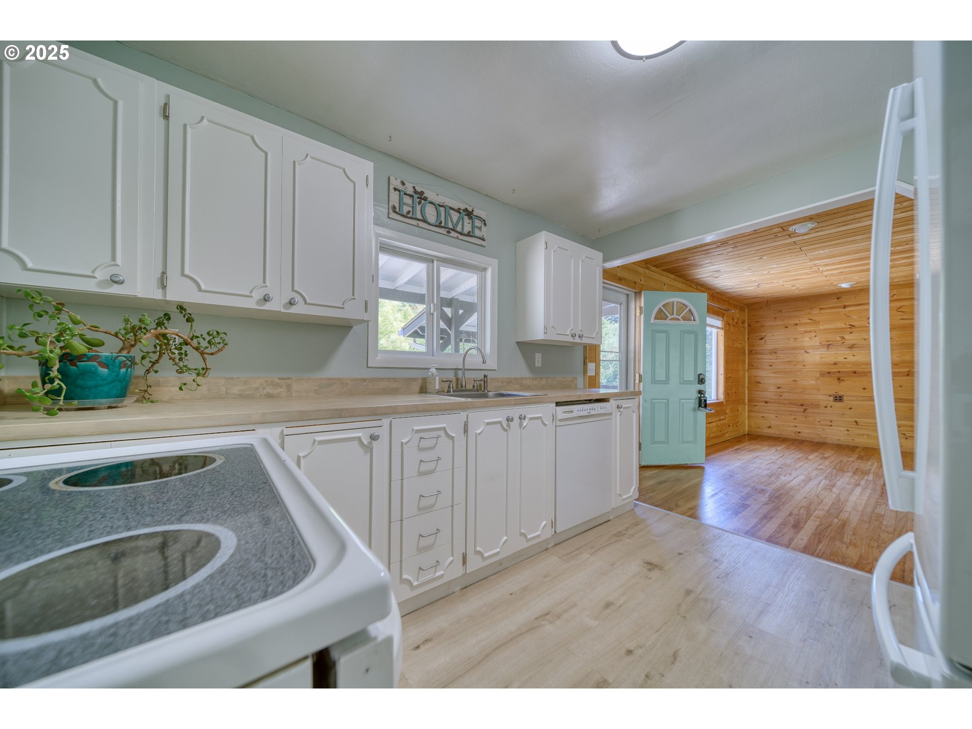 33062 Bellcrest Road Scappoose, OR 97056 - Photo 5 of 24