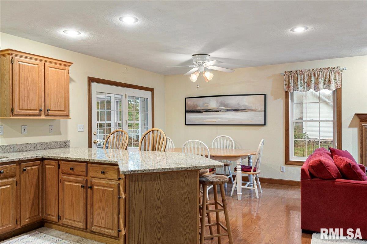 2550 Chapel Hill Drive Springfield, IL 62702 - Photo 11 of 46