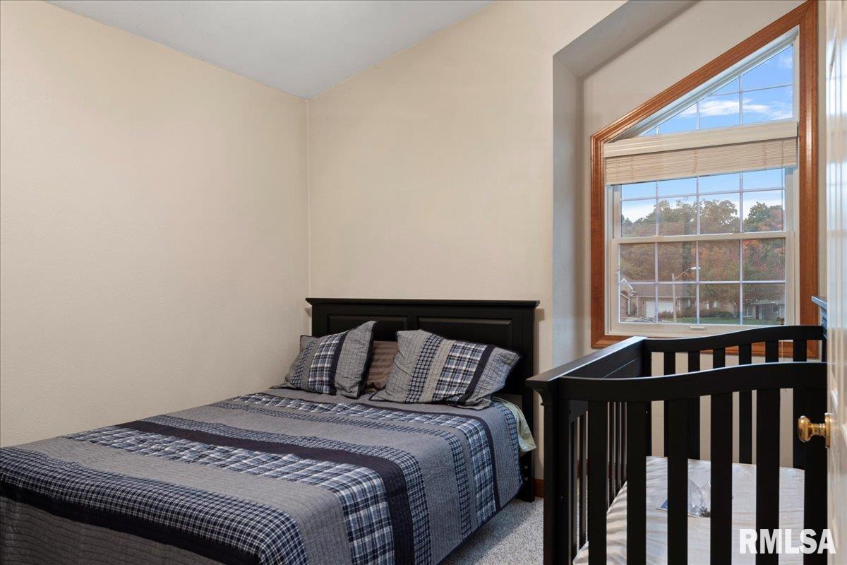 2550 Chapel Hill Drive Springfield, IL 62702 - Photo 13 of 46