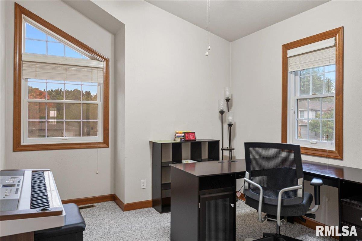 2550 Chapel Hill Drive Springfield, IL 62702 - Photo 15 of 46