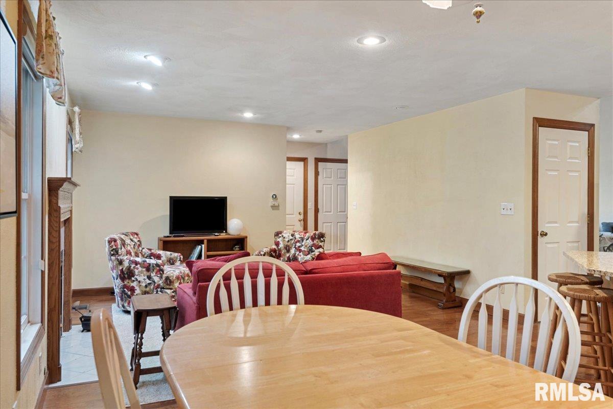 2550 Chapel Hill Drive Springfield, IL 62702 - Photo 30 of 46