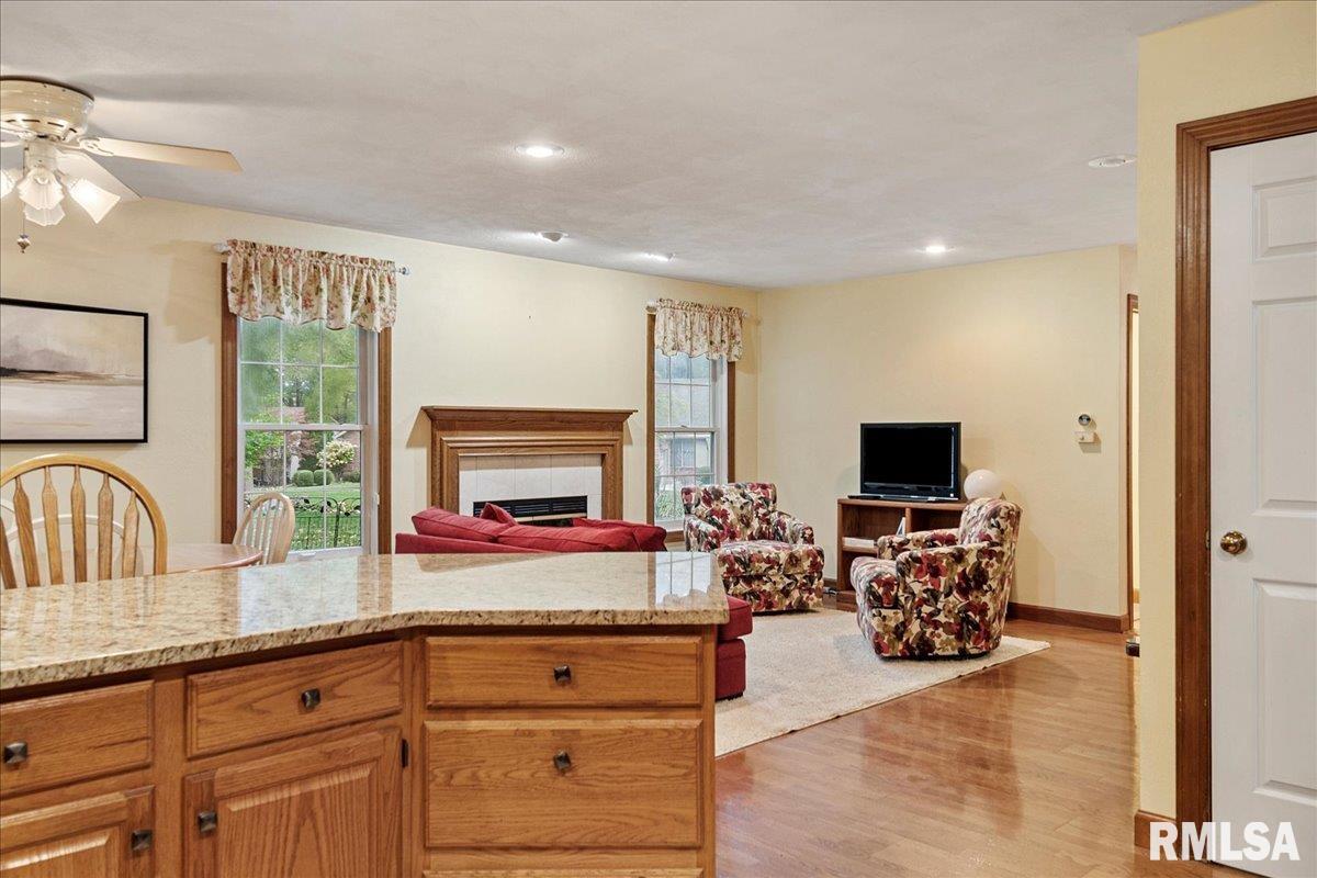 2550 Chapel Hill Drive Springfield, IL 62702 - Photo 31 of 46