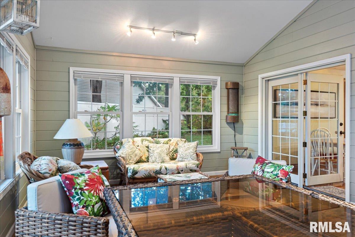 2550 Chapel Hill Drive Springfield, IL 62702 - Photo 37 of 46