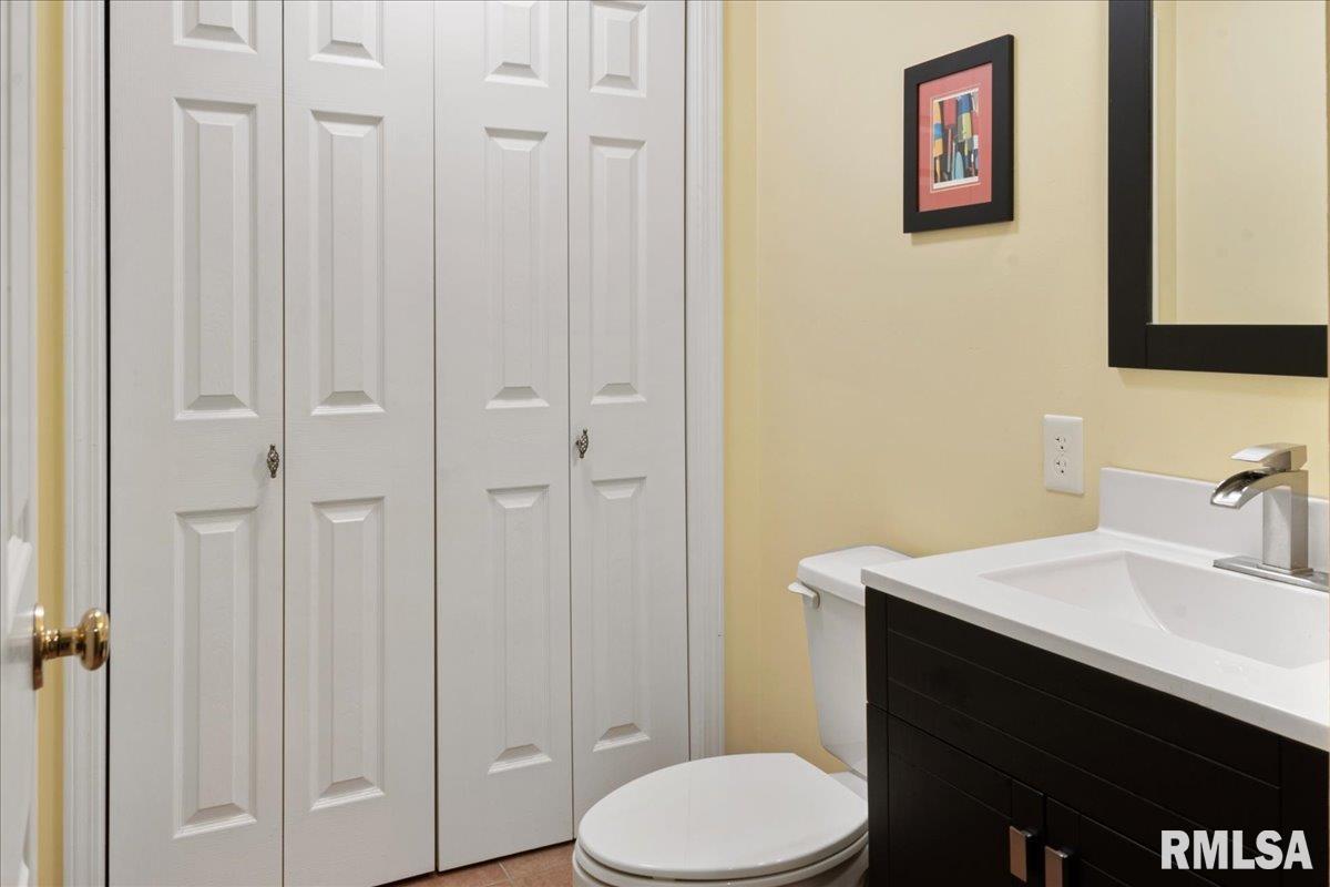 2550 Chapel Hill Drive Springfield, IL 62702 - Photo 38 of 46