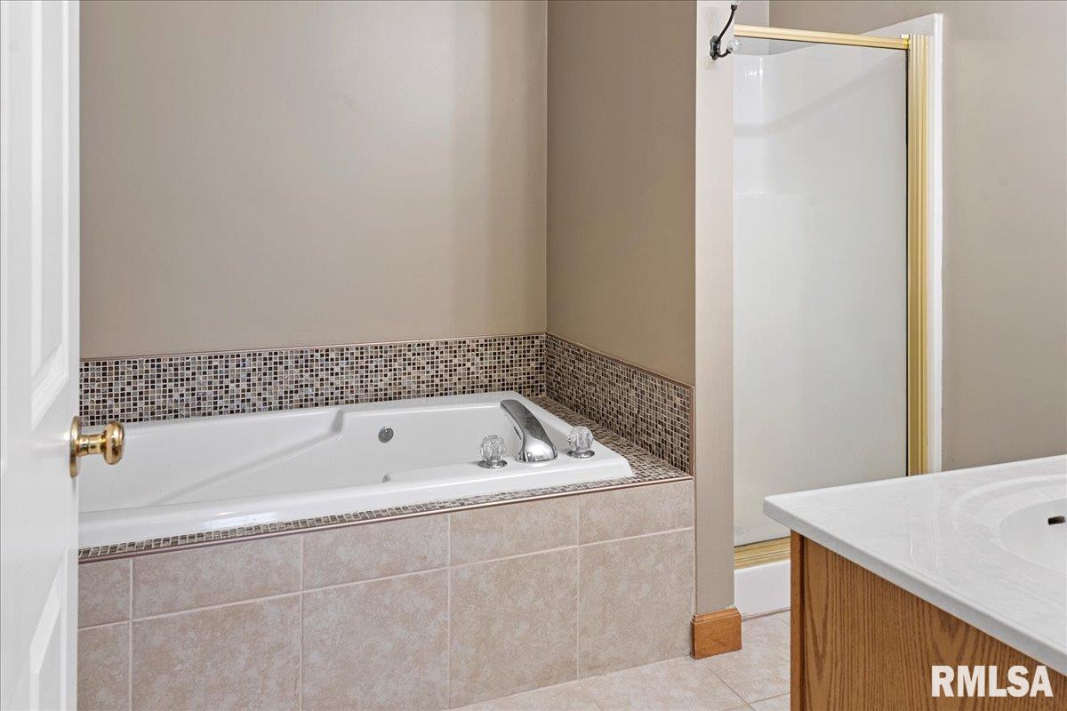 2550 Chapel Hill Drive Springfield, IL 62702 - Photo 44 of 46