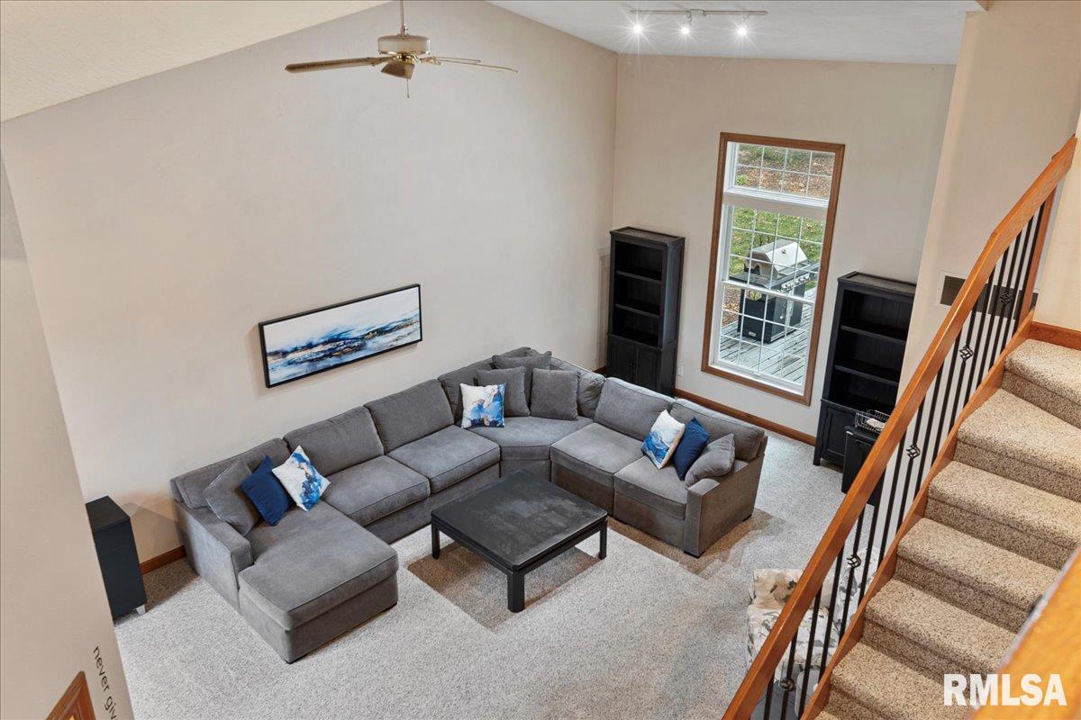 2550 Chapel Hill Drive Springfield, IL 62702 - Photo 5 of 46