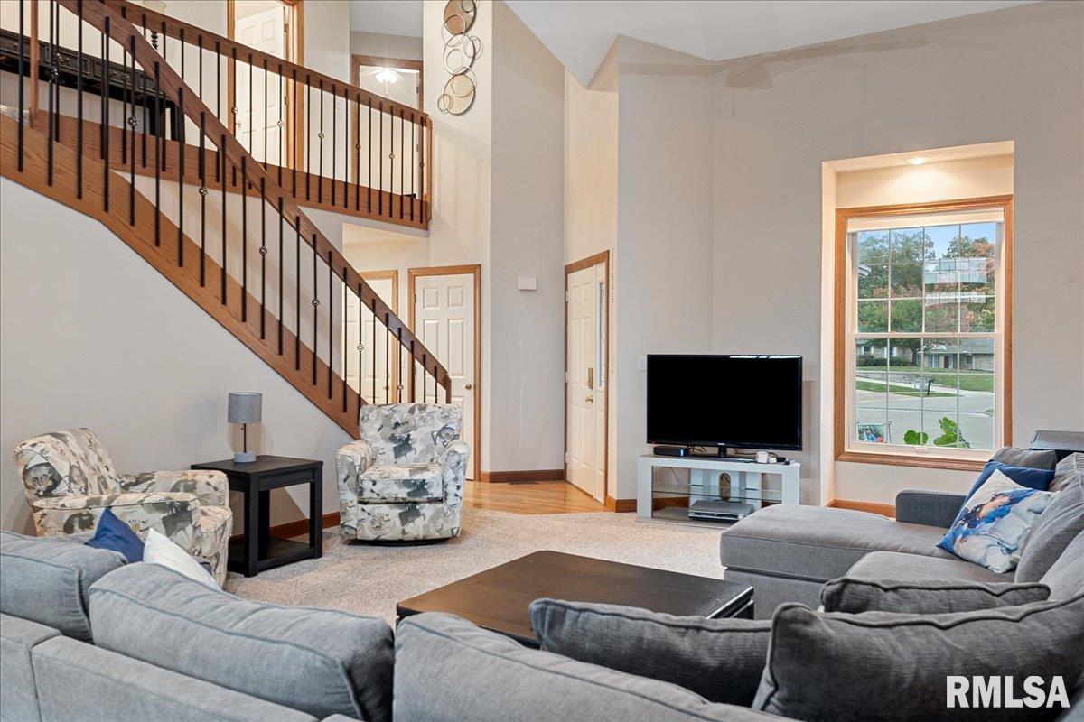 2550 Chapel Hill Drive Springfield, IL 62702 - Photo 8 of 46