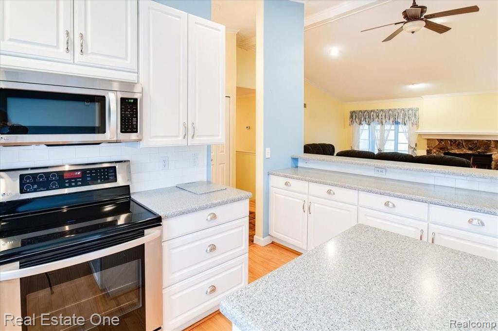 2051 Warrington Road Rochester Hills, MI 48307 - Photo 10 of 64