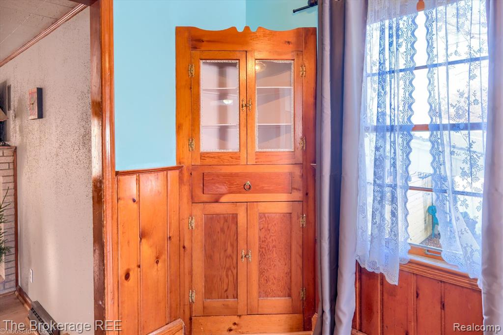 6449 Lapeer Road Burton, MI 48509 - Photo 18 of 47 Gallery Image 18
