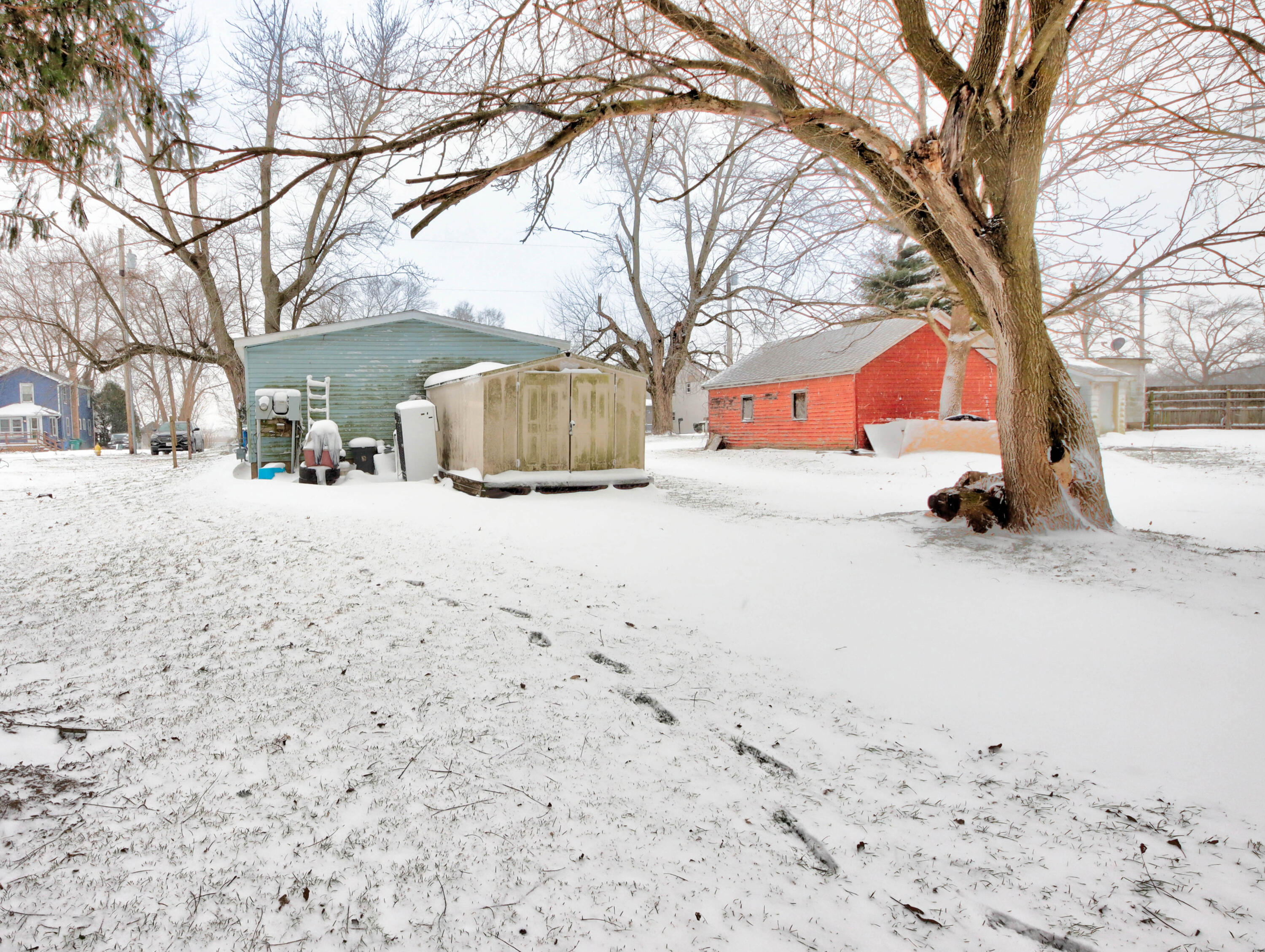 211 McClung Road La Porte, IN 46350 - Photo 4 of 20 3000x2259