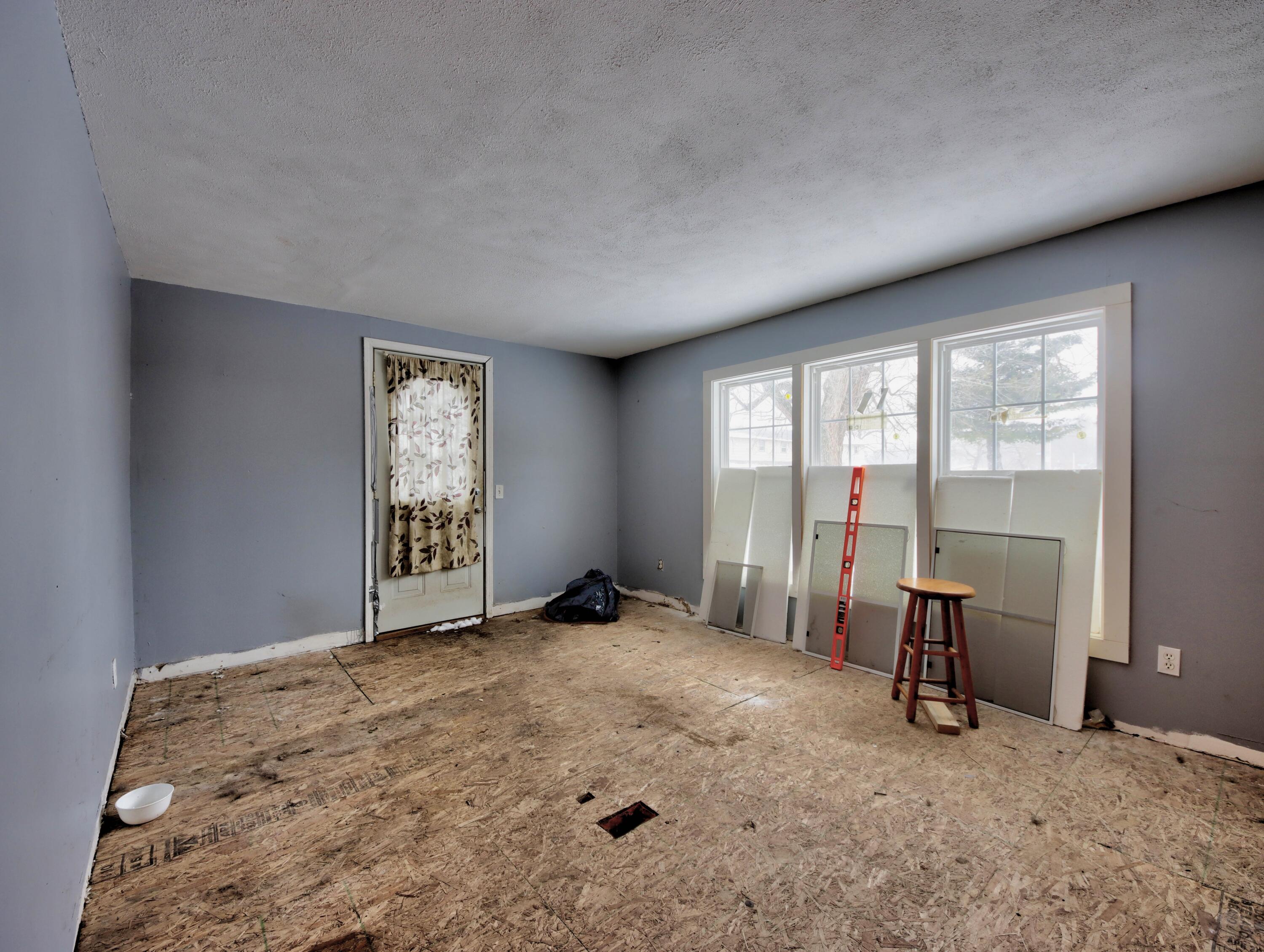 211 McClung Road La Porte, IN 46350 - Photo 6 of 20 3000x2260