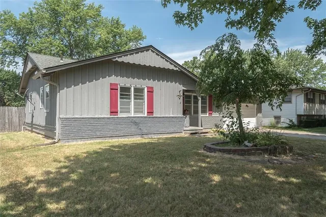 $230,000 | 1222 South Maple Street, Ottawa, KS 66067