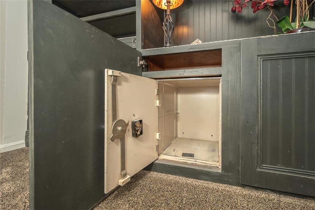 1222 South Maple Street Ottawa, KS 66067 - Photo 7 of 36