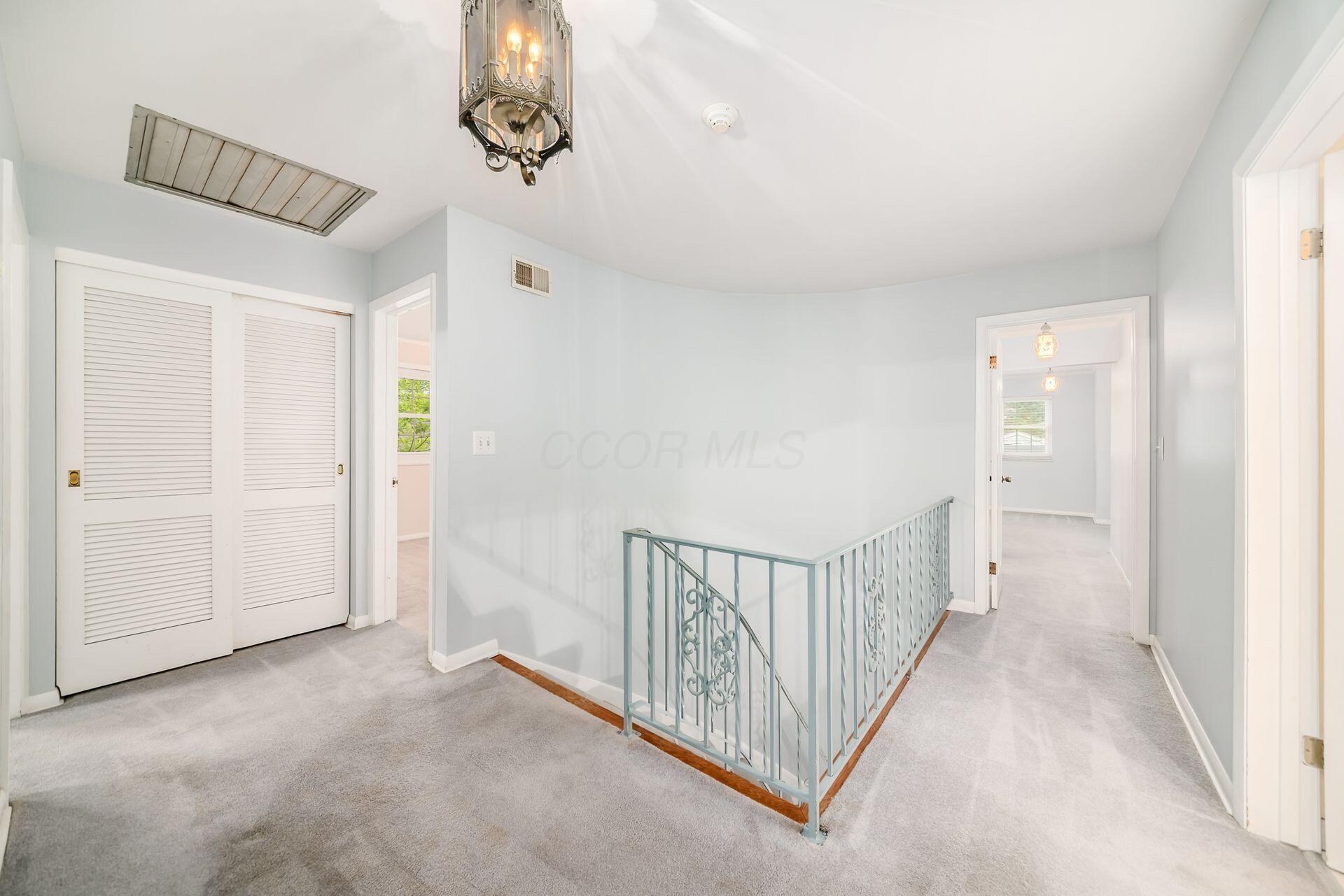 1960 Hythe Road Columbus, OH 43220 - Photo 30 of 46 033_5866a24af_L 1960 Hythe109