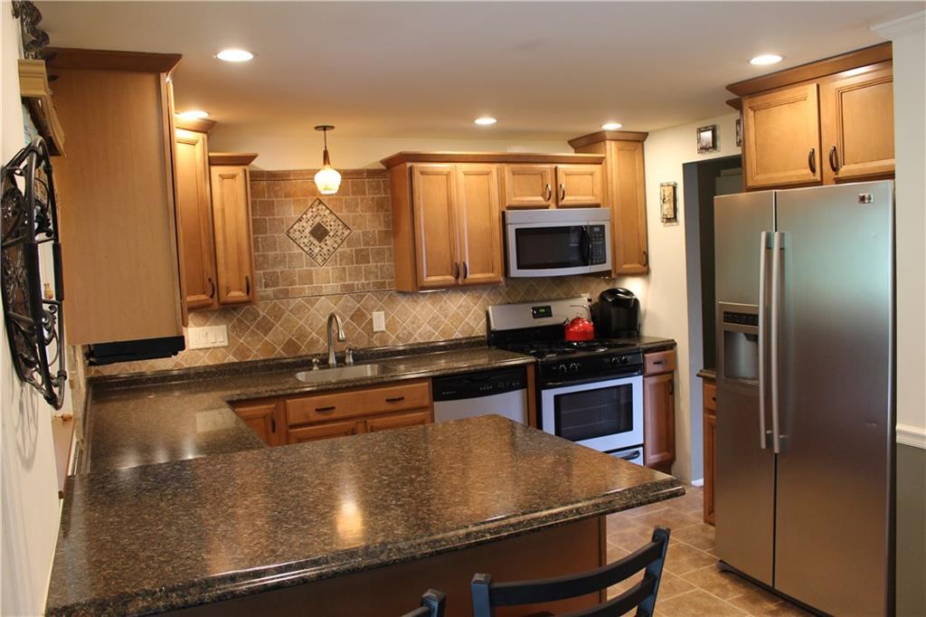 233 Parkedge Road Green Tree, PA 15220 - Photo 4 of 21 Gallery Image 4