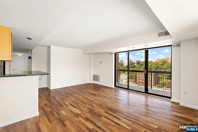 $910,000 | 700 1st Street, Unit 12Q, Hoboken, NJ 07030