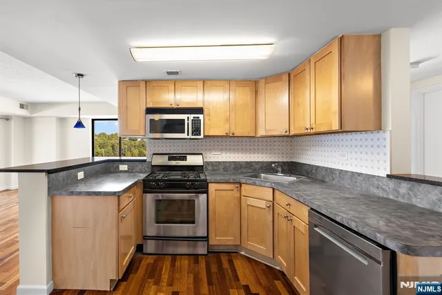 $910,000 | 700 1st Street, Unit 12Q, Hoboken, NJ 07030