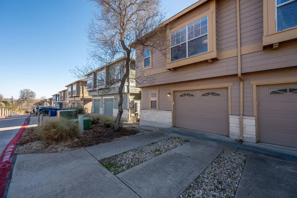 $1,895 | 2905 Saville Loop, Austin, TX 78741