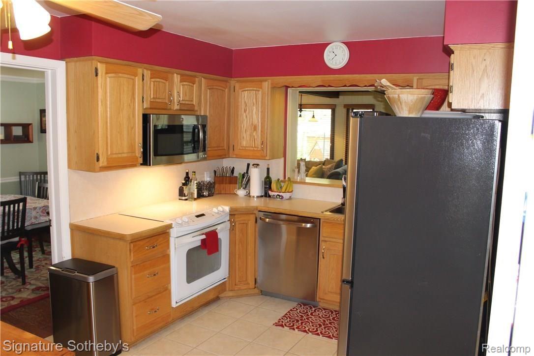1748 Prestwick Road Grosse Pointe, MI 48236 - Photo 4 of 24 IMG_0990.jpg