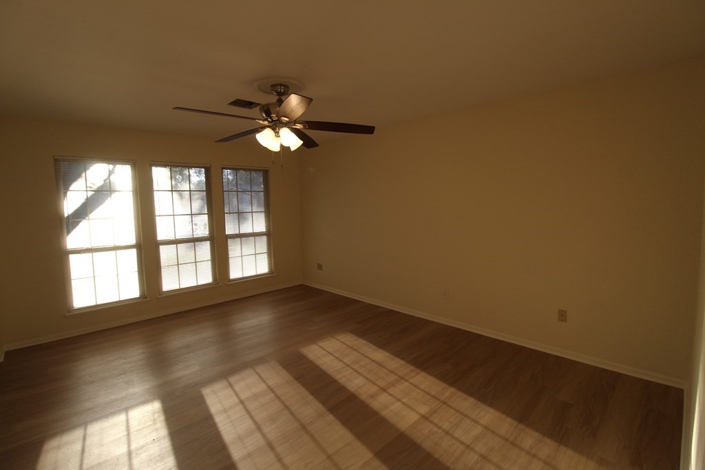 1910 Oak Ridge Drive Portland, TX 78374 - Photo 16 of 40 a view of room with window and ceiling fan