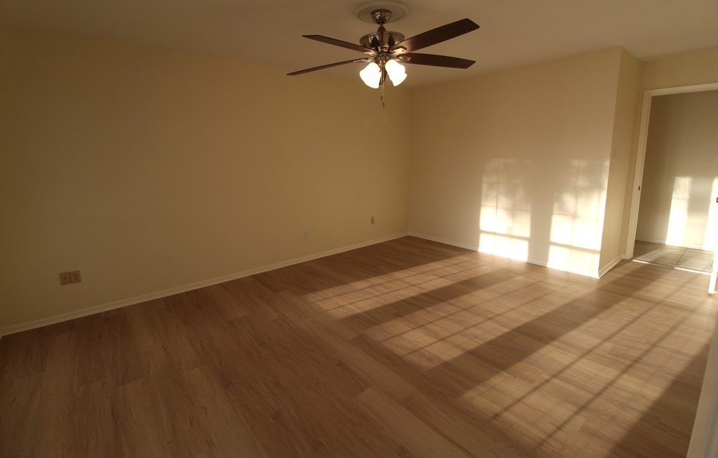 1910 Oak Ridge Drive Portland, TX 78374 - Photo 17 of 40 a view of empty room with window