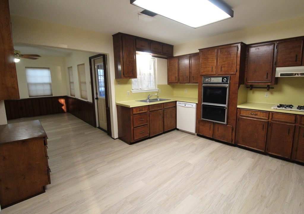 1910 Oak Ridge Drive Portland, TX 78374 - Photo 29 of 40 a kitchen with stainless steel appliances granite countertop a stove a sink and a refrigerator