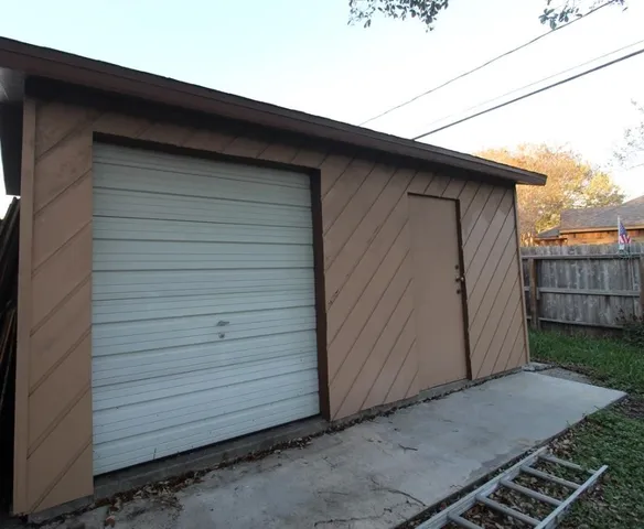 $295,000 | 1910 Oak Ridge Drive, Portland, TX 78374