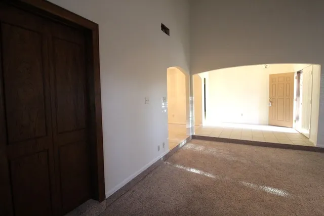 a view of empty room with window