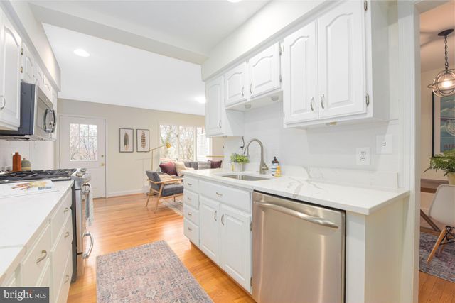 $840,000 | 12 East Linden Street, Alexandria, VA 22301