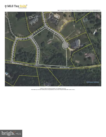 a black and white photo of a room