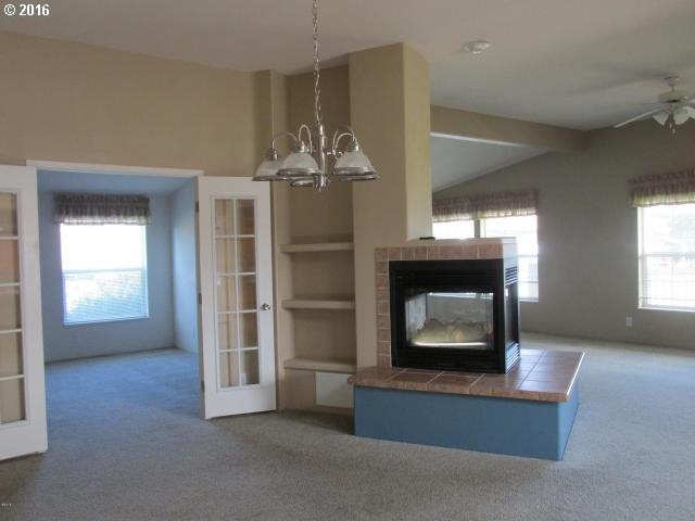 7310 Vaughn Road Tillamook, OR 97141 - Photo 3 of 17 Living Room