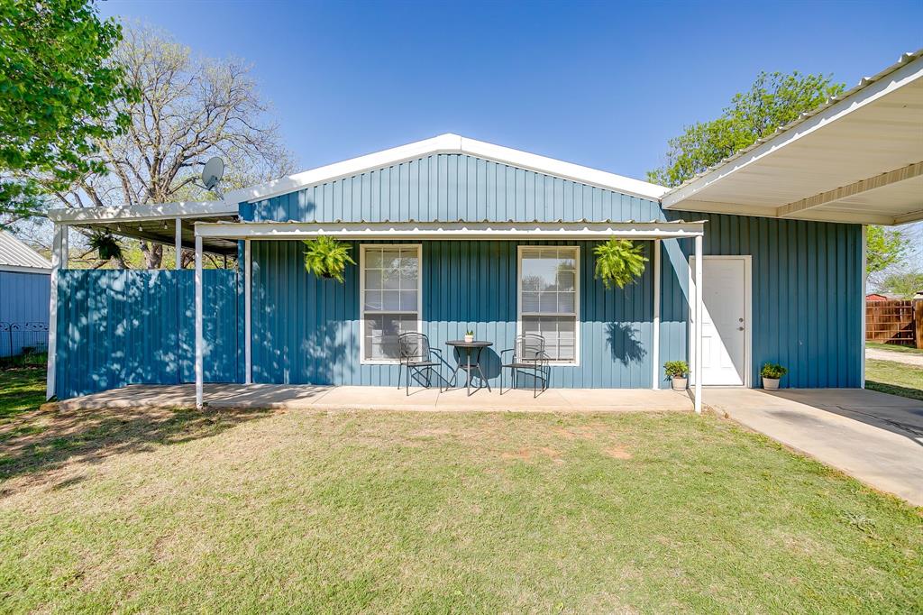 303 Gandy Street Lipan, TX 76462 - Photo 2 of 37