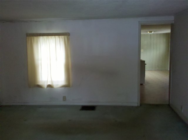 147 West Gates Street Romeo, MI 48065 - Photo 5 of 6 31048929-4.JPG