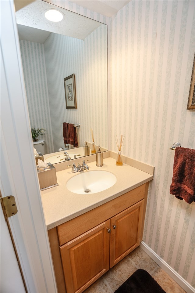 34 Mammoth Road, Unit 8 Hooksett, NH 03106 - Photo 11 of 40