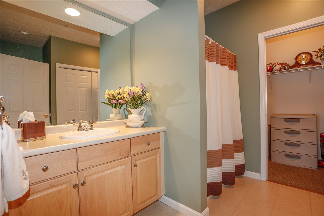 34 Mammoth Road, Unit 8 Hooksett, NH 03106 - Photo 23 of 40