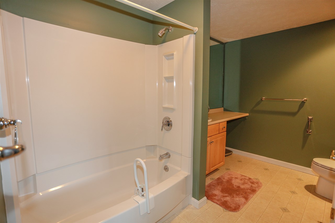 34 Mammoth Road, Unit 8 Hooksett, NH 03106 - Photo 33 of 40