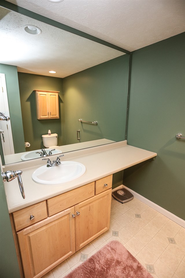 34 Mammoth Road, Unit 8 Hooksett, NH 03106 - Photo 34 of 40