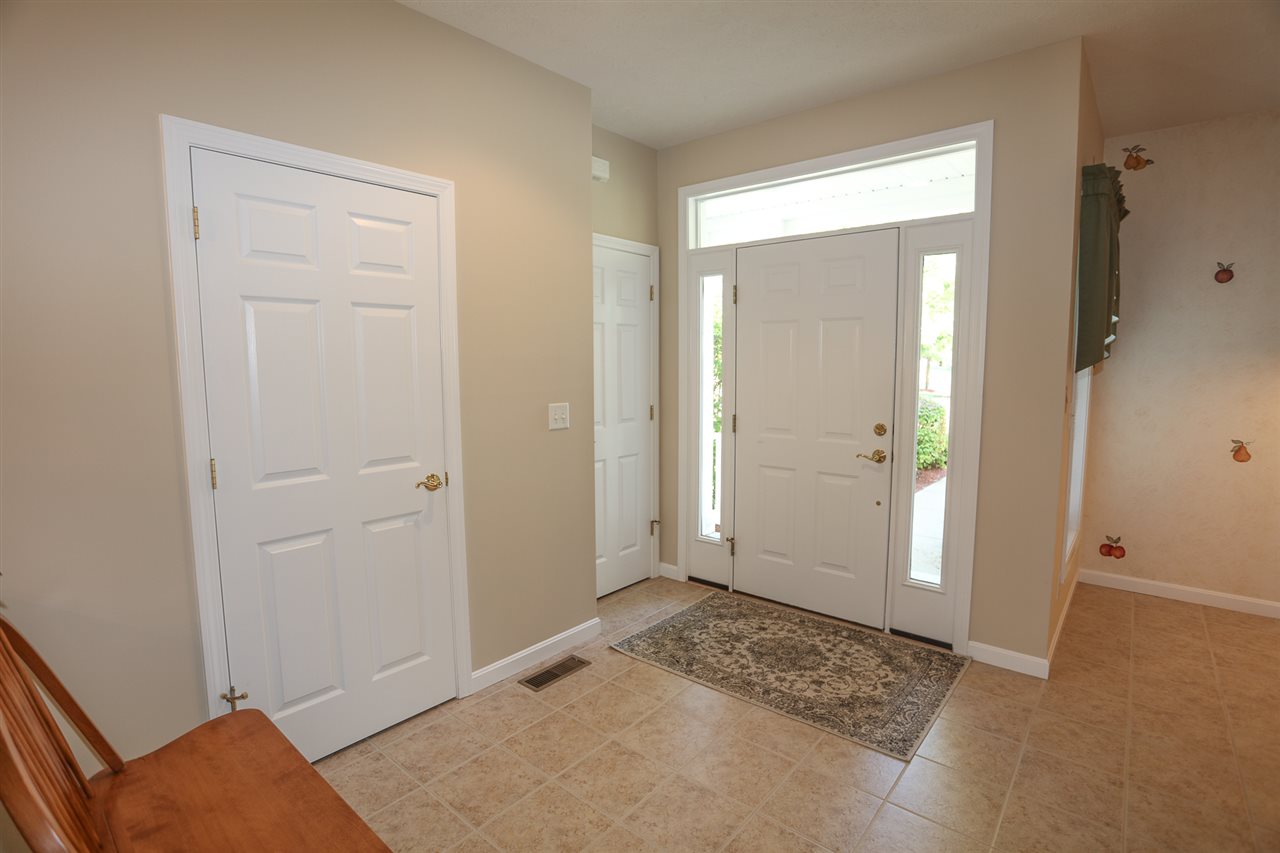34 Mammoth Road, Unit 8 Hooksett, NH 03106 - Photo 5 of 40