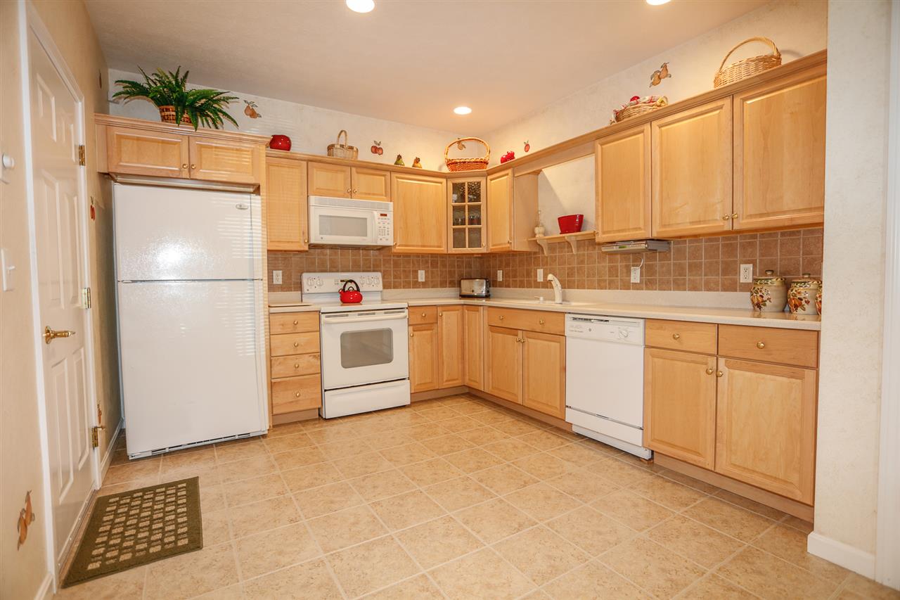 34 Mammoth Road, Unit 8 Hooksett, NH 03106 - Photo 8 of 40
