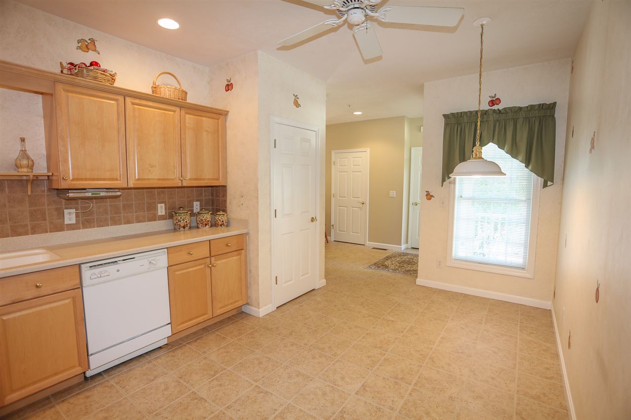 34 Mammoth Road, Unit 8 Hooksett, NH 03106 - Photo 9 of 40